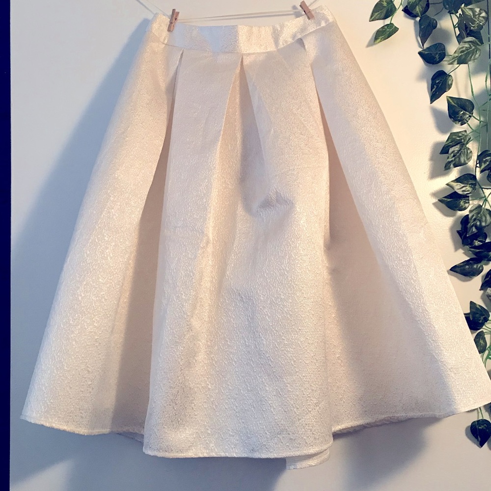 Shiny white A-line skirt